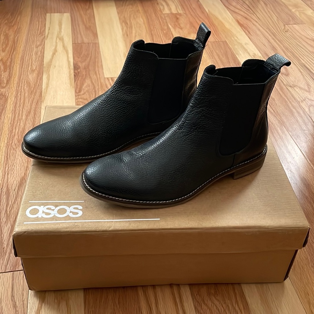 ASOS Chelsea Boots in Black Scotchgrain Leather with Natural Sole